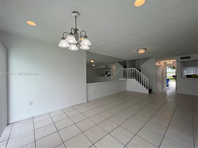 Building Photo - 895 Crystal Lake Dr