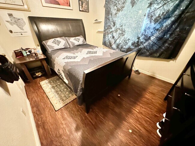 Building Photo - Charming 3BR Home with Large Yard & Easy I-35 Access Near Denton