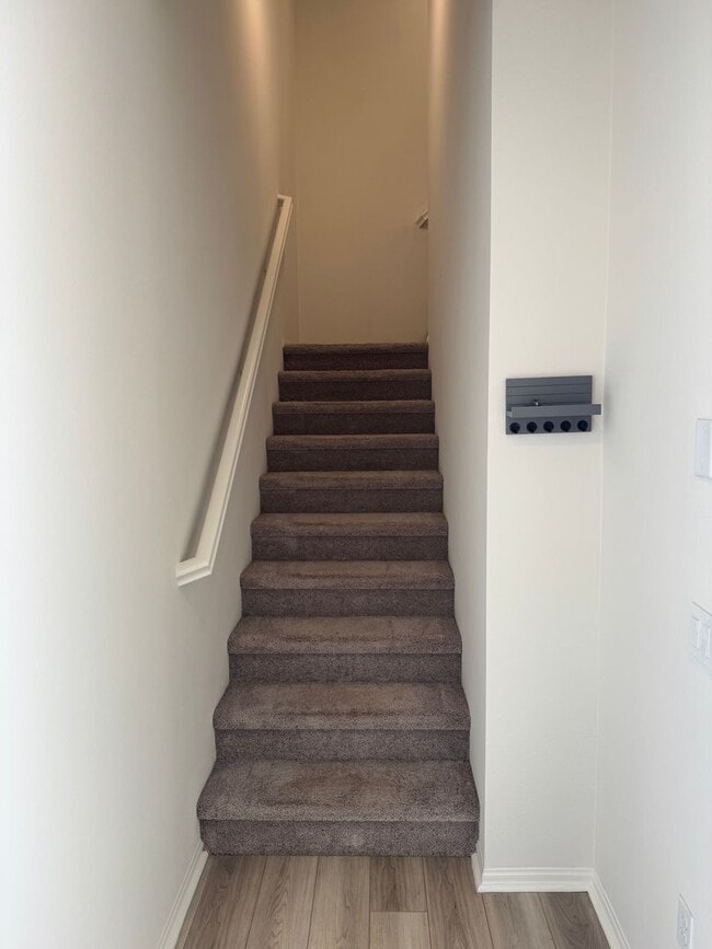 Building Photo - 2 Bedrooms 2.5 Bathrooms condo