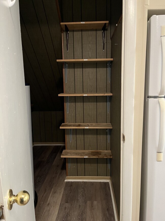 Building Photo - 611 Lincoln Way W