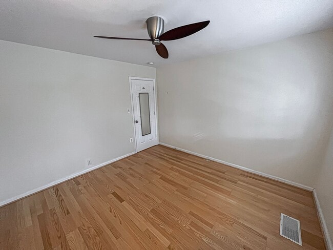Building Photo - Beautiful 2 Bedroom 1 Bath Townhouse in Fa...
