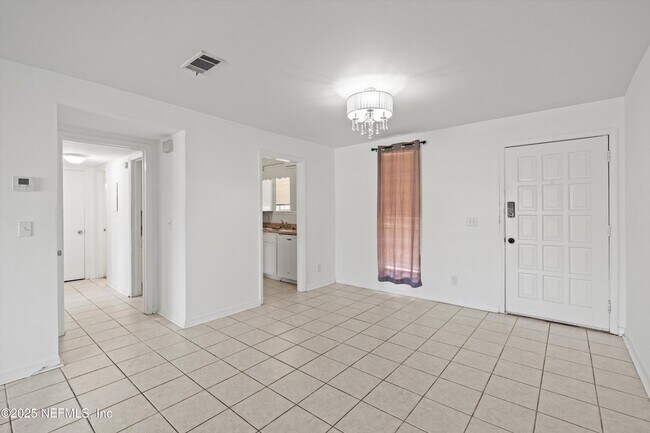 Building Photo - 1530 El Prado Rd