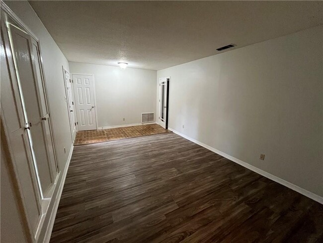 Building Photo - 562 Barcelona Dr
