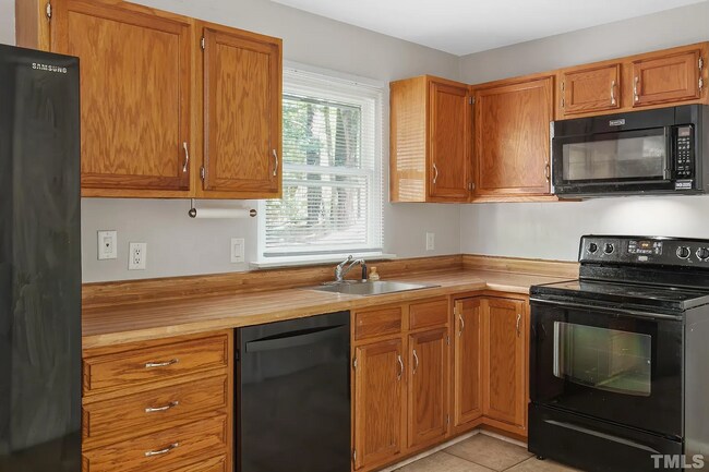 Building Photo - 105 Lone Tree Ct