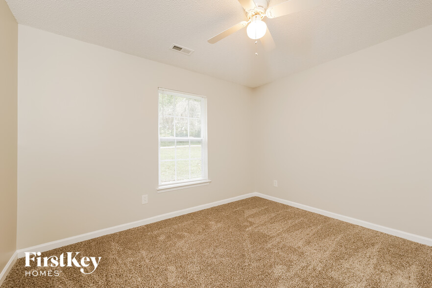 Building Photo - 3975 Leinbach Dr