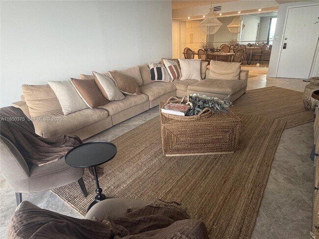 Building Photo - 1111 Crandon Blvd