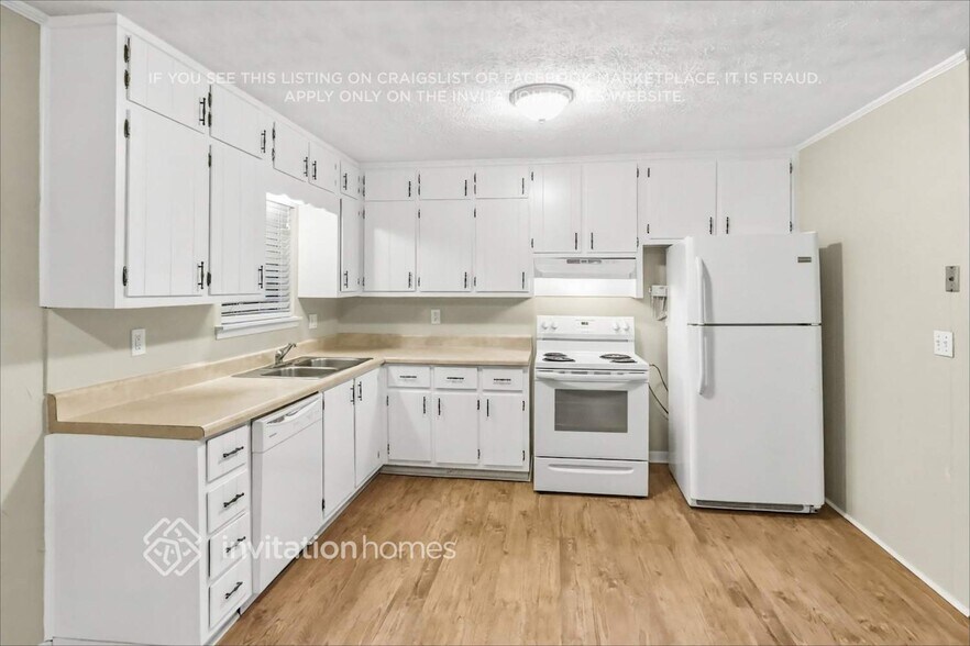 Building Photo - 216 S Sequoya Dr