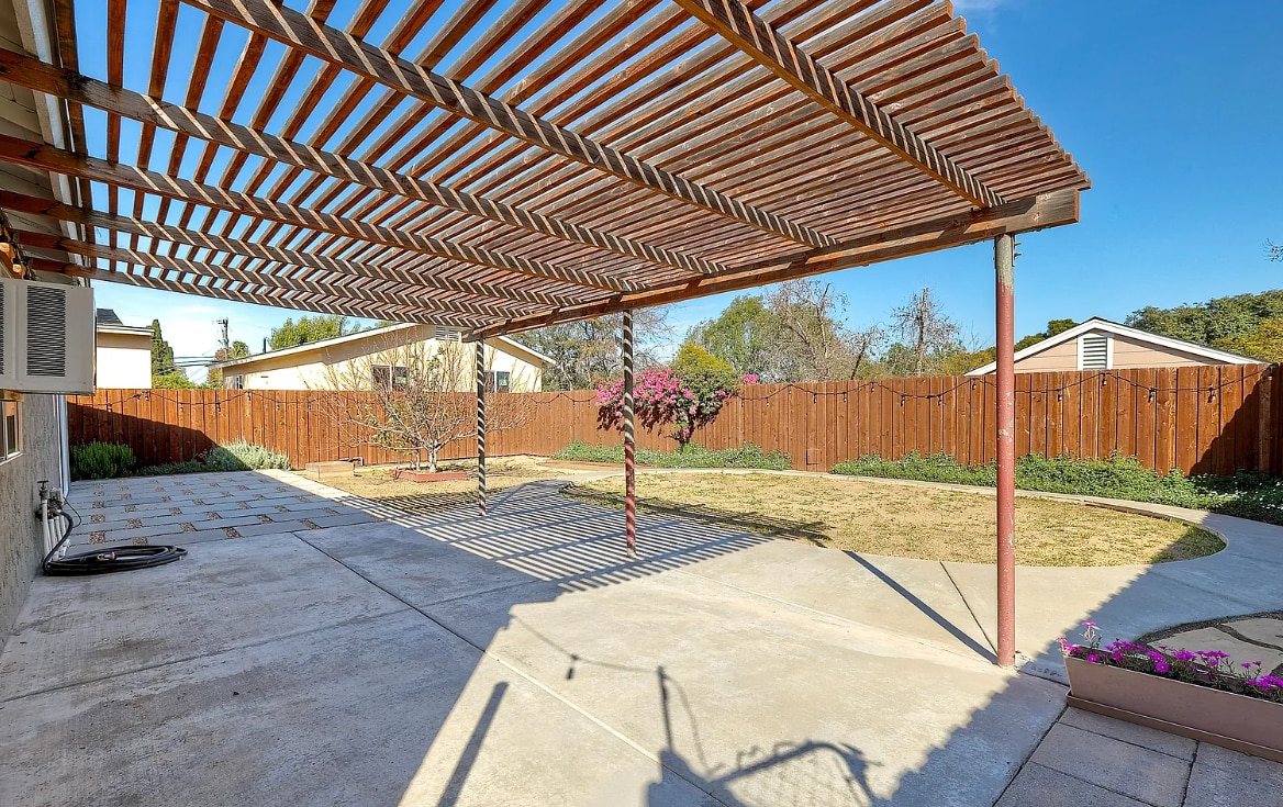 Building Photo - 2371 Berry St