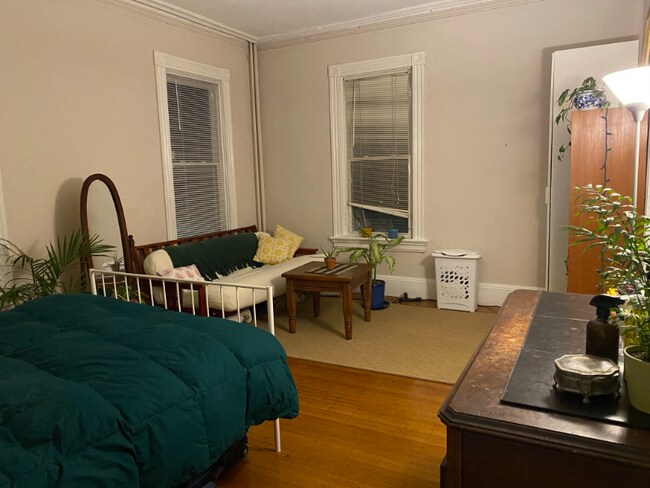 Building Photo - 254 Hope St