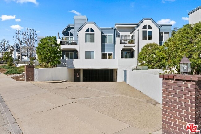 Building Photo - 4643 E 4th St