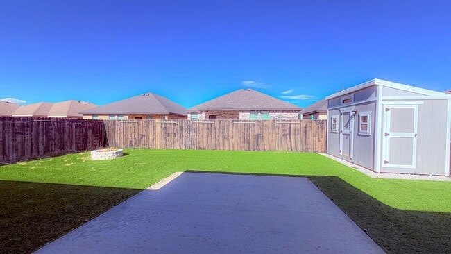 Building Photo - 1617 Twin Oaks Cir