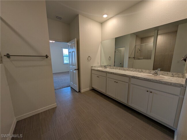 Building Photo - 4208 NE 15th Pl