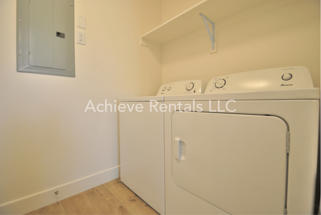Building Photo - 360 N 2650 W