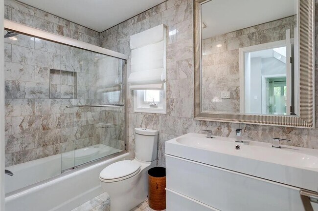 Building Photo - 4611 Charleston Terrace NW