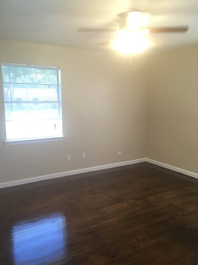 Normont Duplexes 25002527 Normont Cir Fort Worth TX 76103