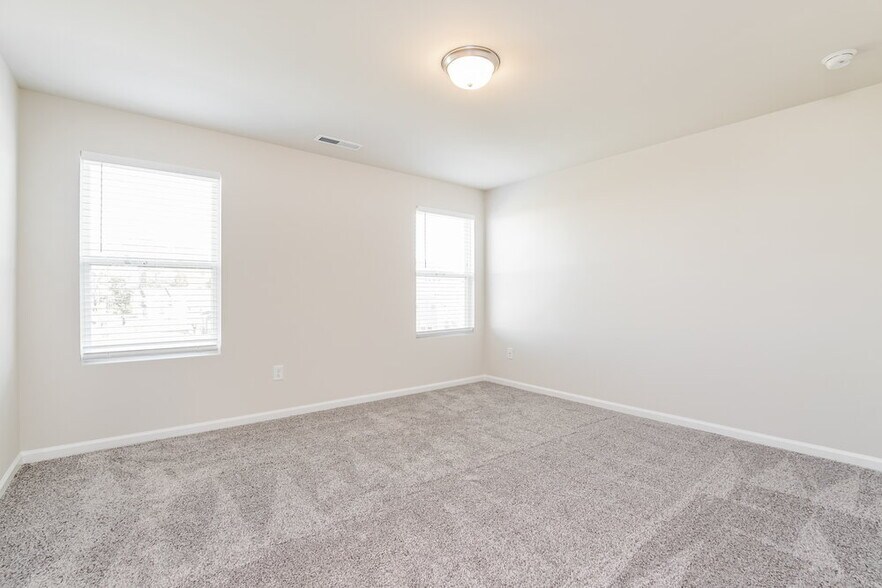 Building Photo - 213 Brook Farm Ln