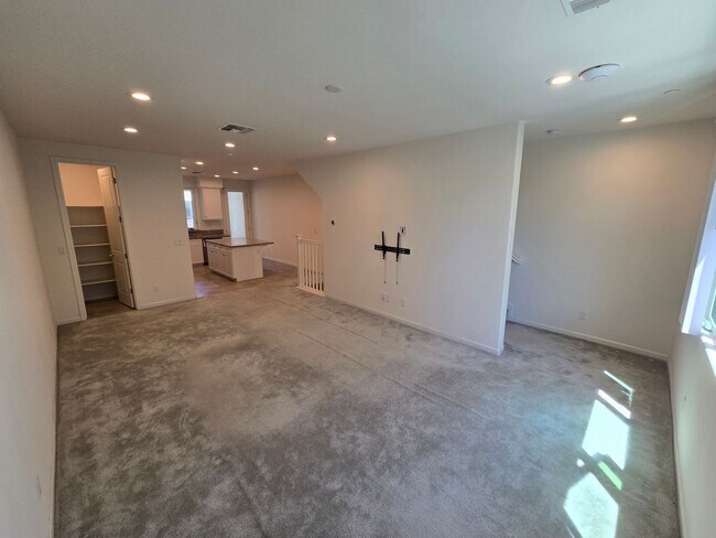 Building Photo - Beautiful 2 Bedroom 2 Bath Townhome in Dublin