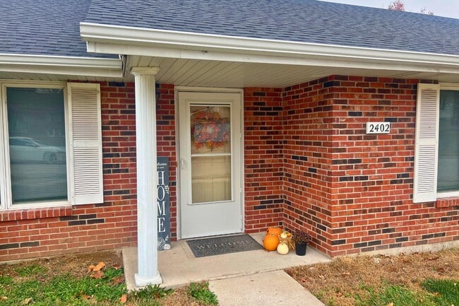 Building Photo - 2402 Garden Dr