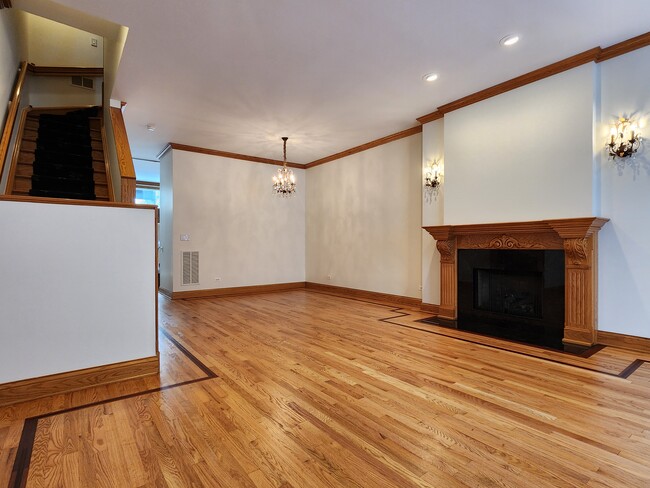 Living/dining room - 849 W Ohio St