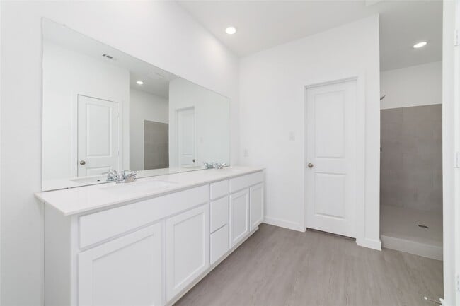 Building Photo - 3037 Avenida Sonoma Dr