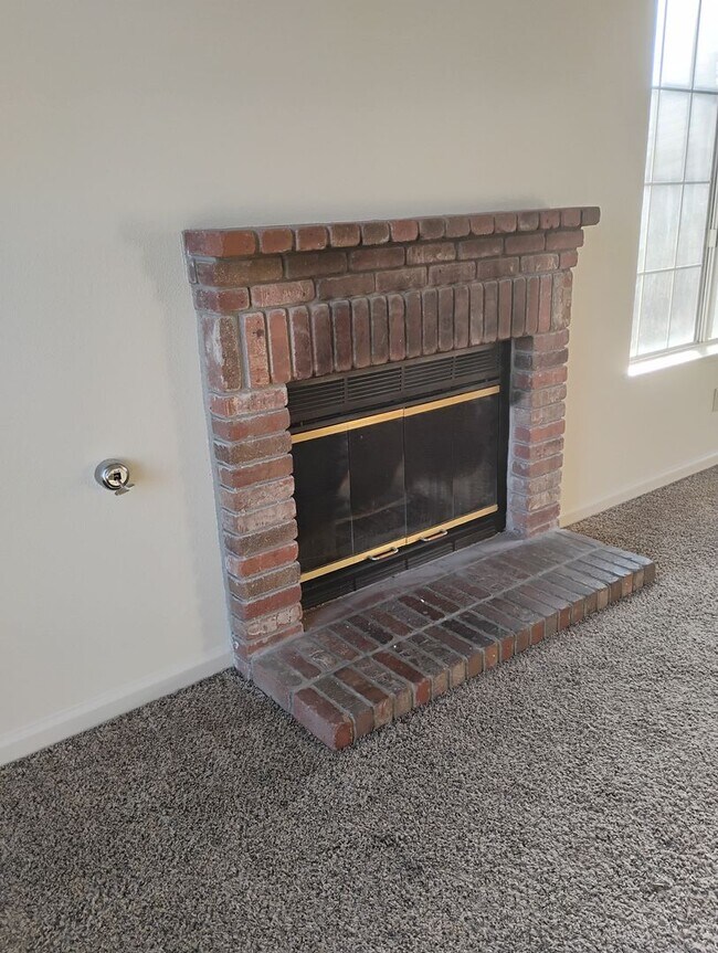 Building Photo - By appointment only. Do not disturb occupants. Apply now to schedule a viewing.