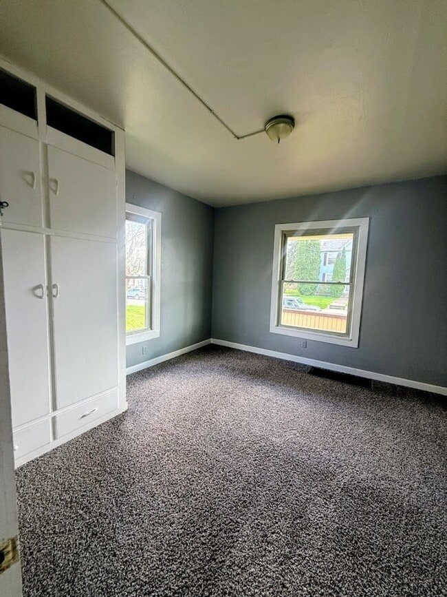 Building Photo - Spacious 4-Bedroom Home in North Canton – Prime Location