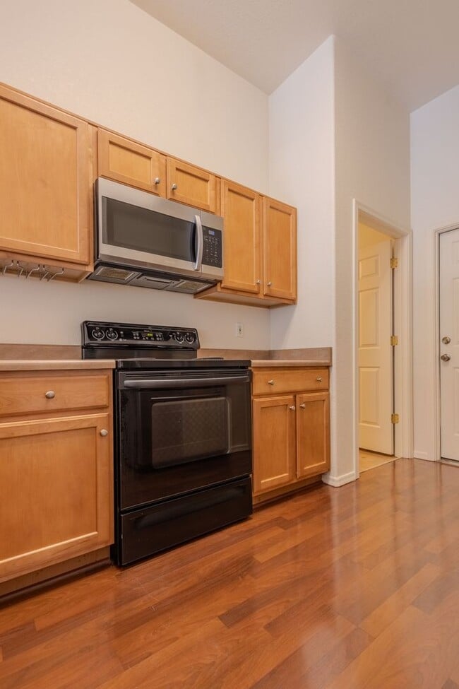 Building Photo - 3 Bedroom 2 Bathroom