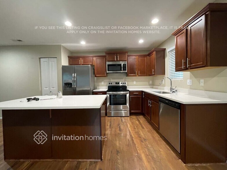 Building Photo - 2011 199th St E