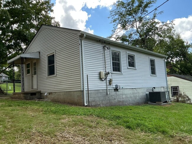 Building Photo - 415 Gary Hills Dr