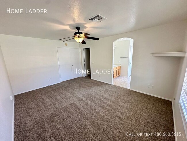 Building Photo - 654 W Country Estates Ave