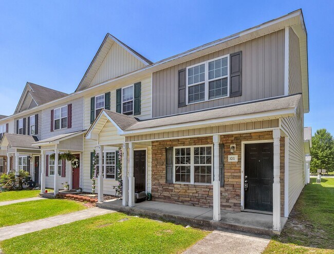 Building Photo - 2 Bed 2.5 Bath Townhome