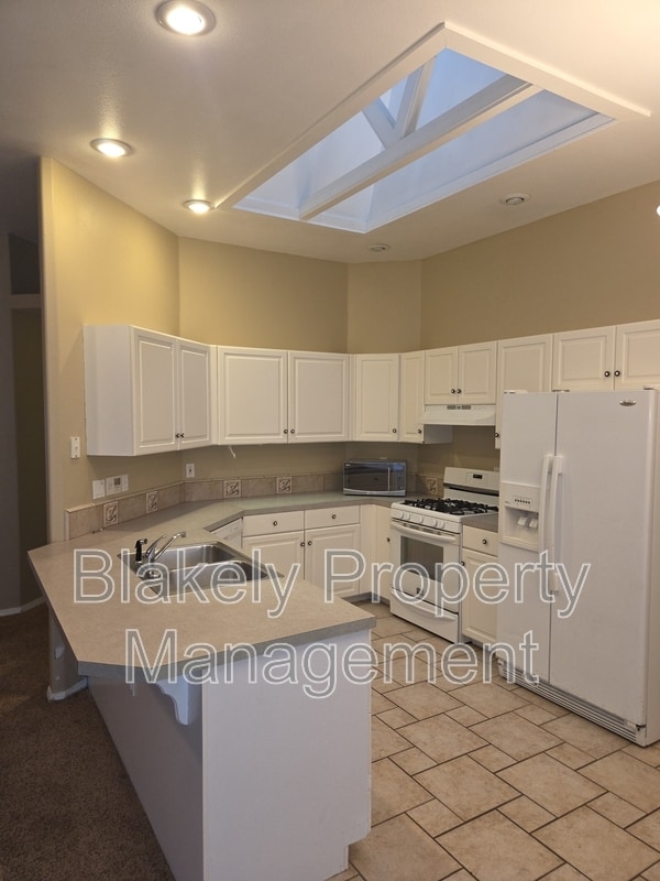 Building Photo - 917 W Greenhead St