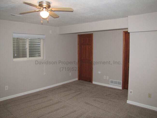 Building Photo - Wonderful 3 bedroom House in the Powers Co...