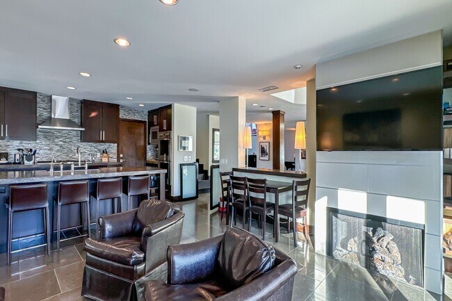 Building Photo - 11470 Dona Evita Dr