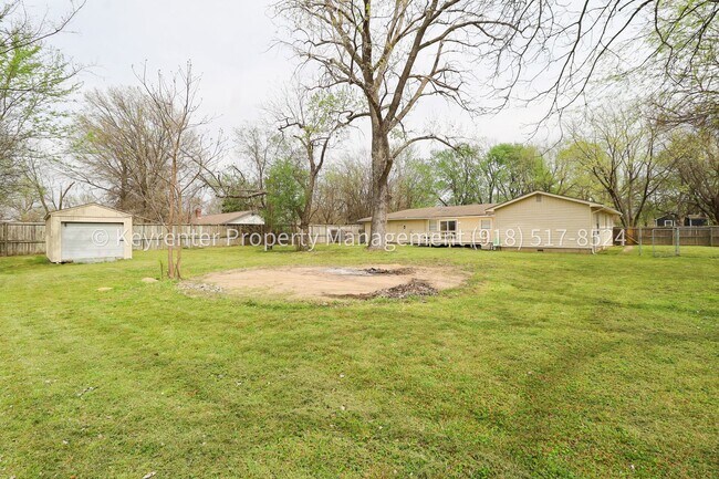 Building Photo - 3 Bed | 2.5 Bath in Oologah!