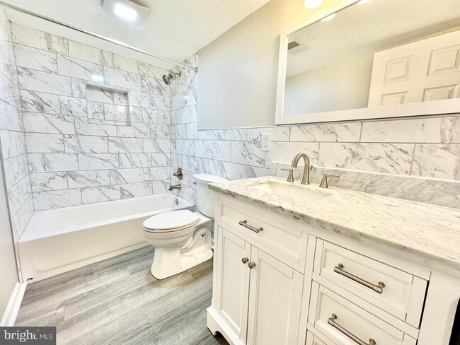 Building Photo - 39 S Turnberry Dr