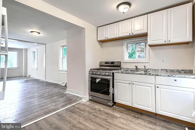 Building Photo - 7621 Cypress Ave