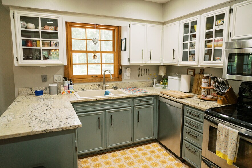Kitchen - 2301 Jessup Cir