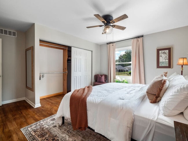 Building Photo - 670 Treeside Dr