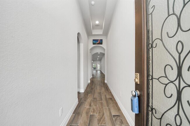 Building Photo - 6022 Daggerwing Wy