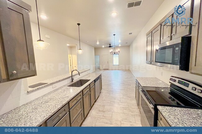 Building Photo - 2 Bedroom Available For Pre-Lease!