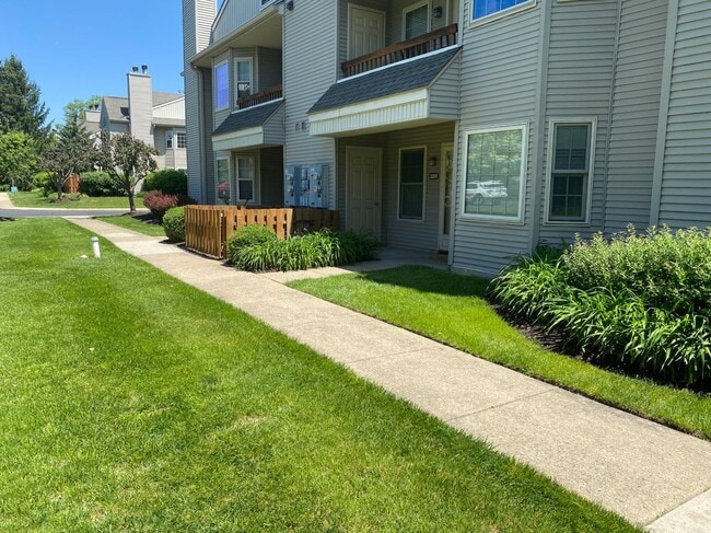 Building Photo - 2205 Brookhaven Dr