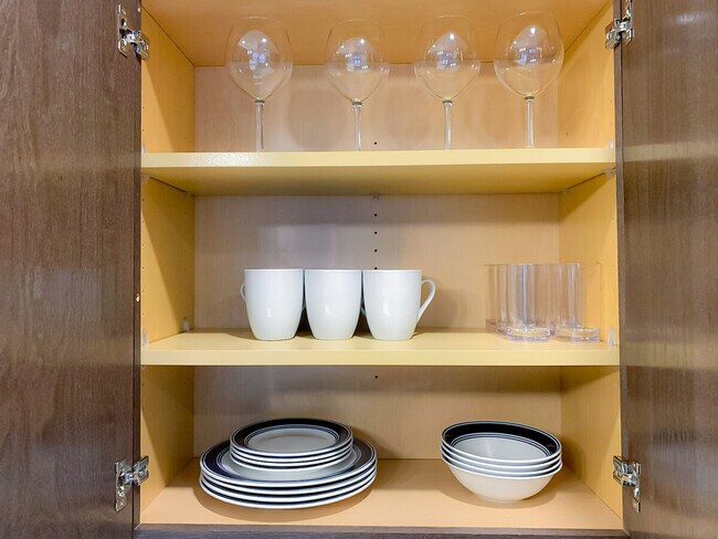 Building Photo - 1400 E Walnut St