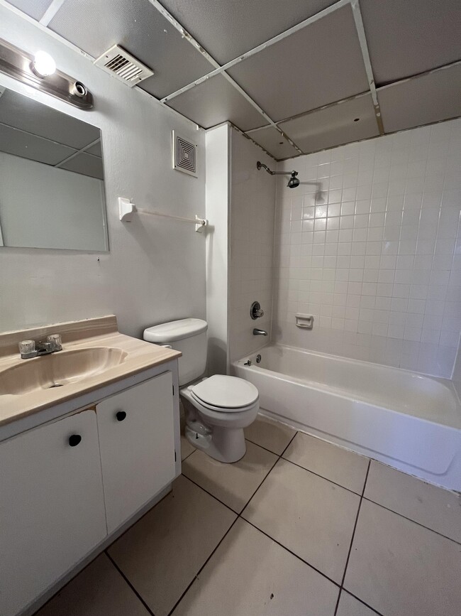 Building Photo - 7801 S Colony Cir