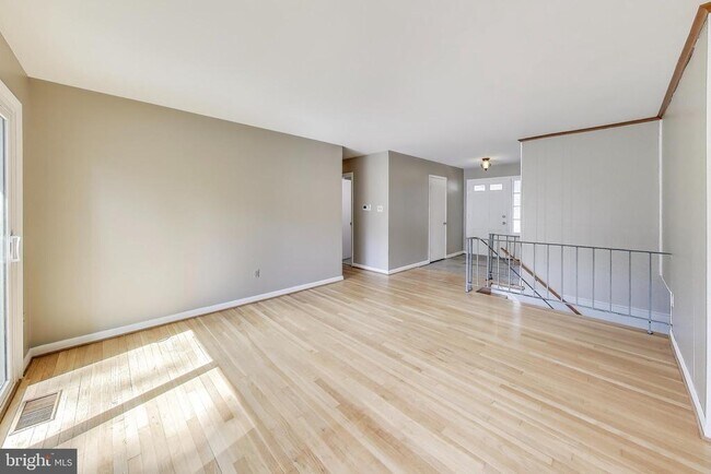 Building Photo - 5406 Parkvale Terrace