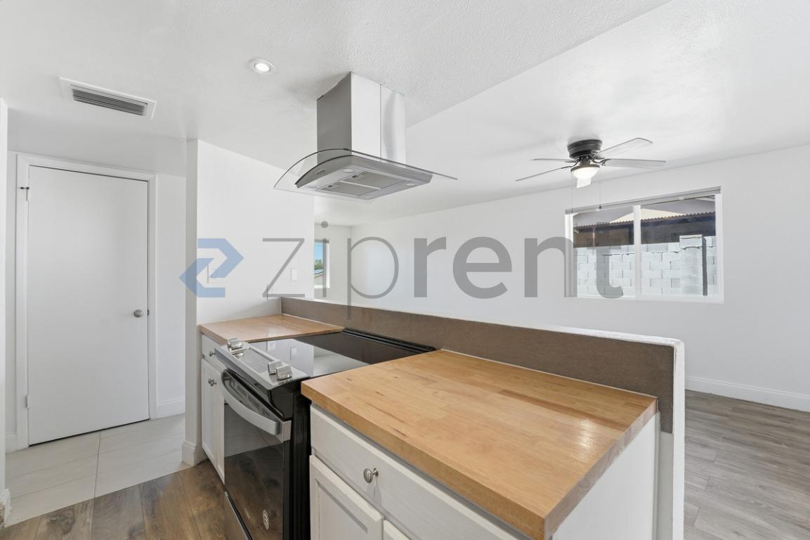 Building Photo - 9037 N 14th St