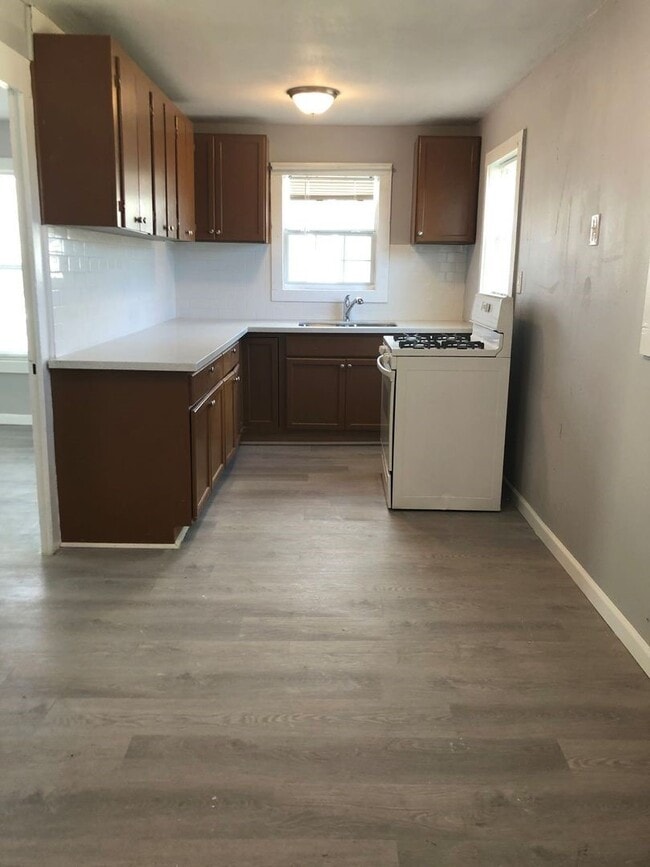 Building Photo - 102 N Avenue A