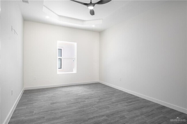 Building Photo - 2104 E Viviana St