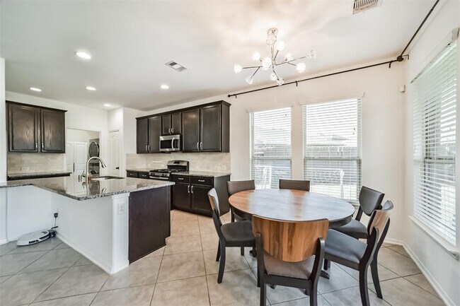 Building Photo - 6207 Holly Oaks Court