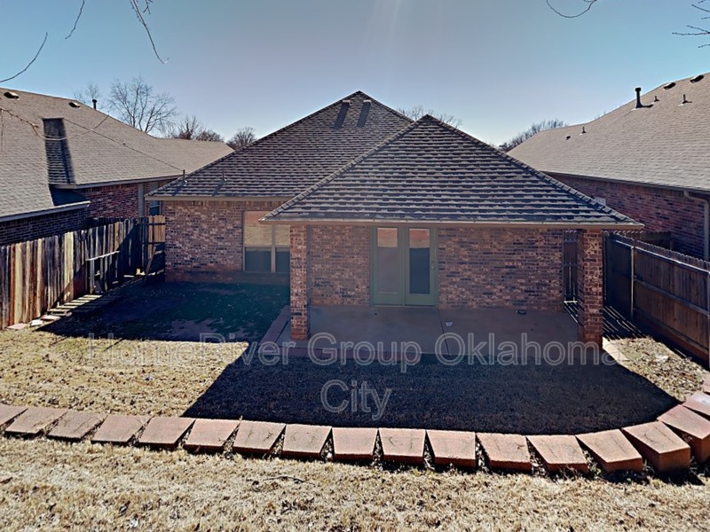 Building Photo - 1221 Cedar Creek Dr